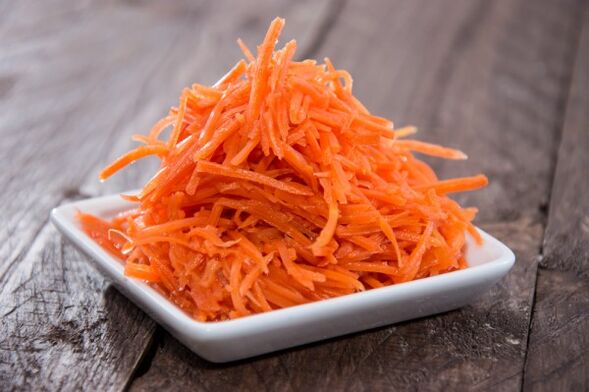 Salade de carottes au petit-déjeuner pour les personnes à la diète japonaises